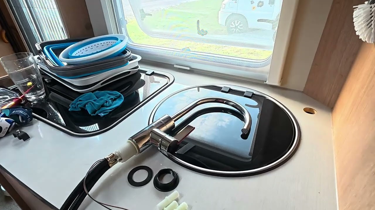 Keittiöhanan vaihtaminen matkailuautossa