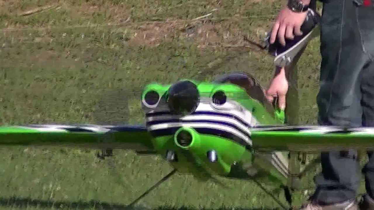 Avión de gasolina Mxs-r de 2740 milímetros , de la casa Egaircraft en Full-HD.