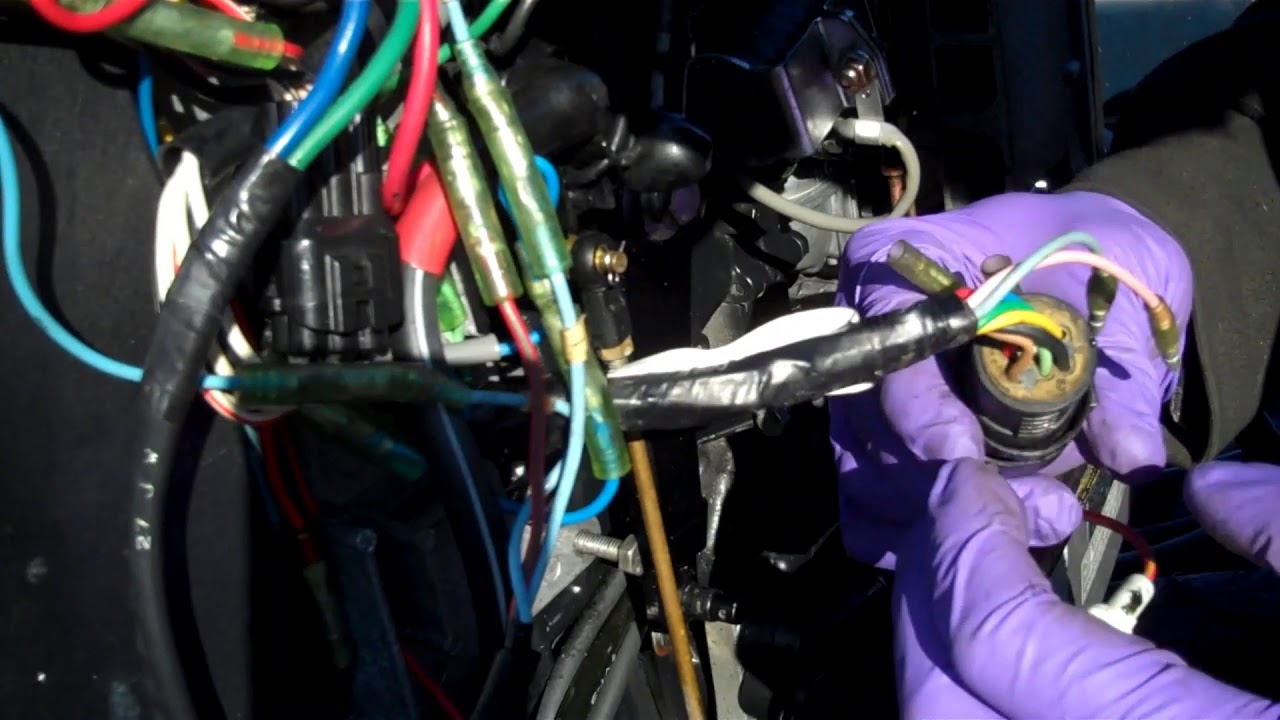 How to remove an outboard motor from a boat