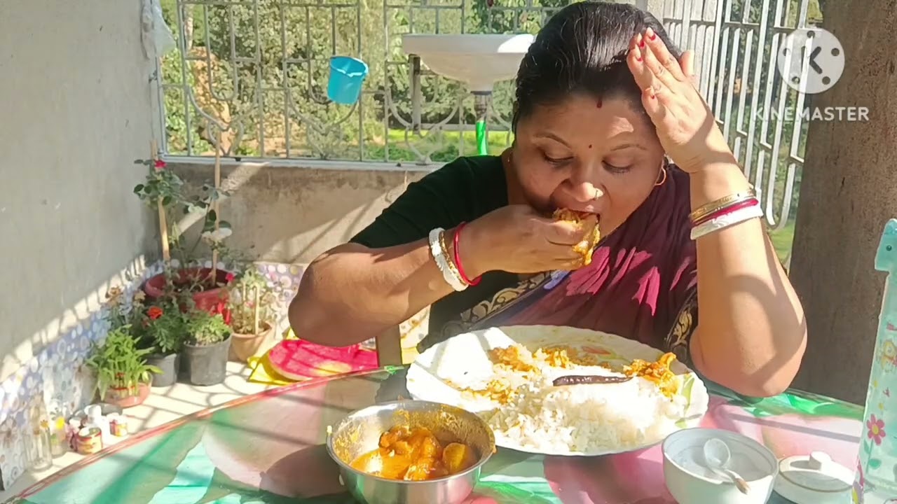 আজকের খেতে বসে বেশি কিছু খেতে পারলাম না