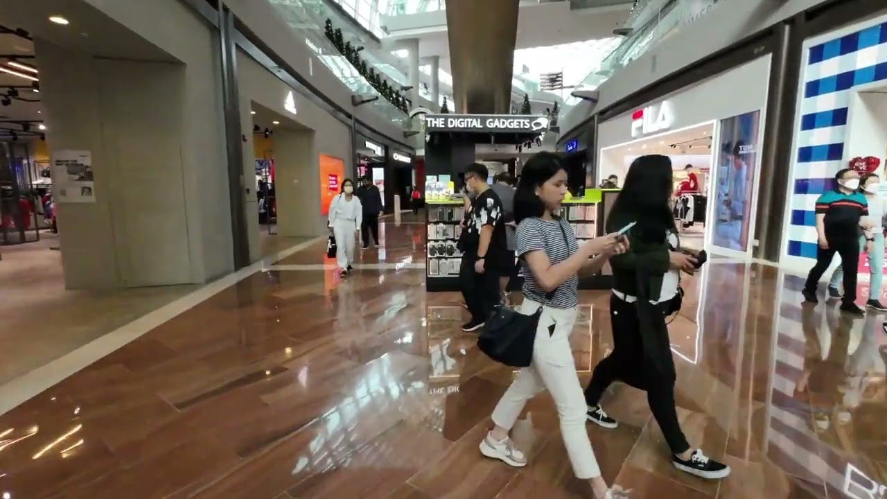 Singapore City The Shoppes Marina Bay Sands Mall , Hotel. MBS complete walking tour ambiance 2022