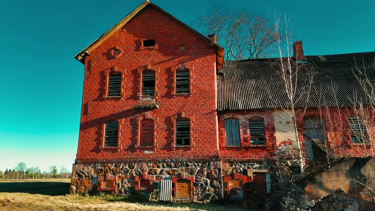Bijusī Mazozolu pamatskola, Ogre, Latvia.