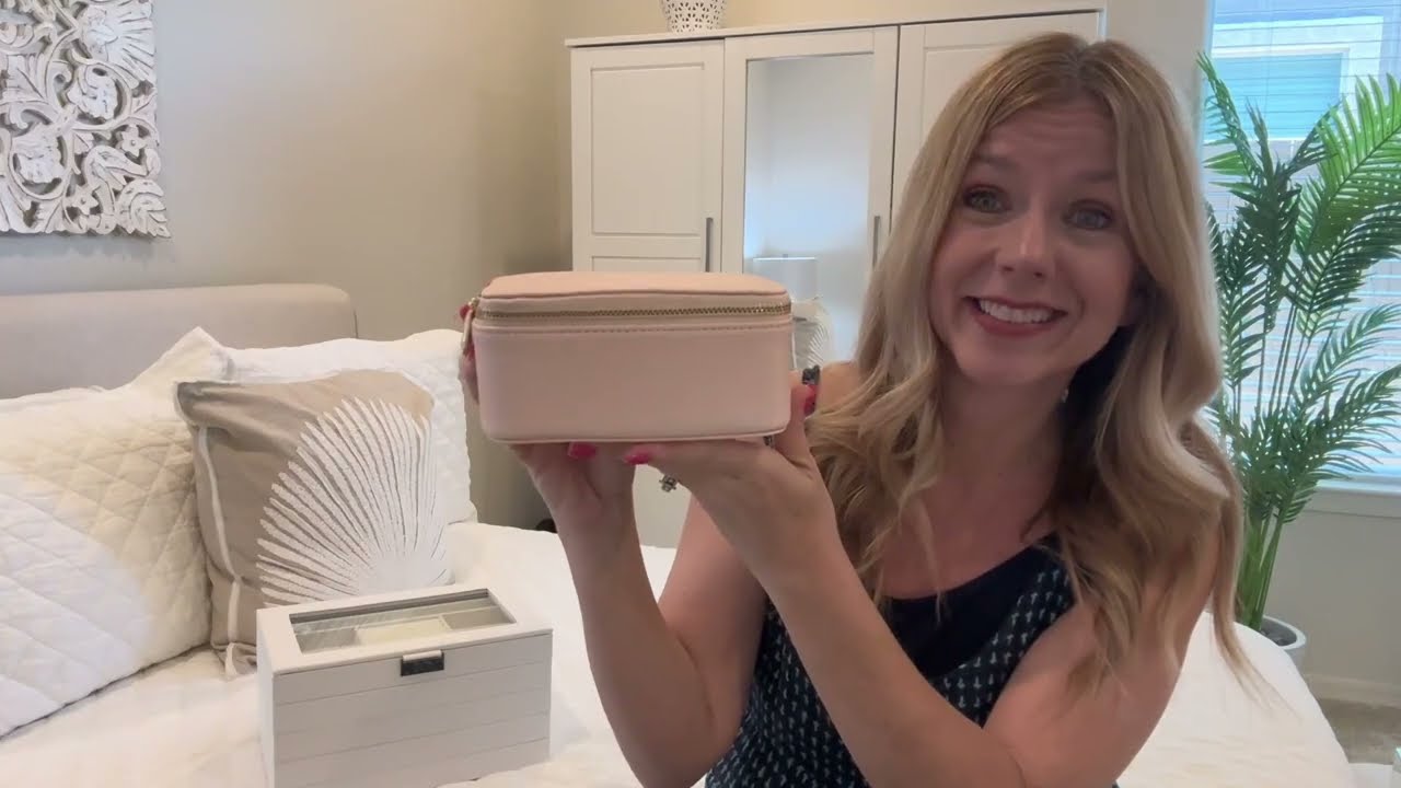 Jewelry box with 8 zipper pouches