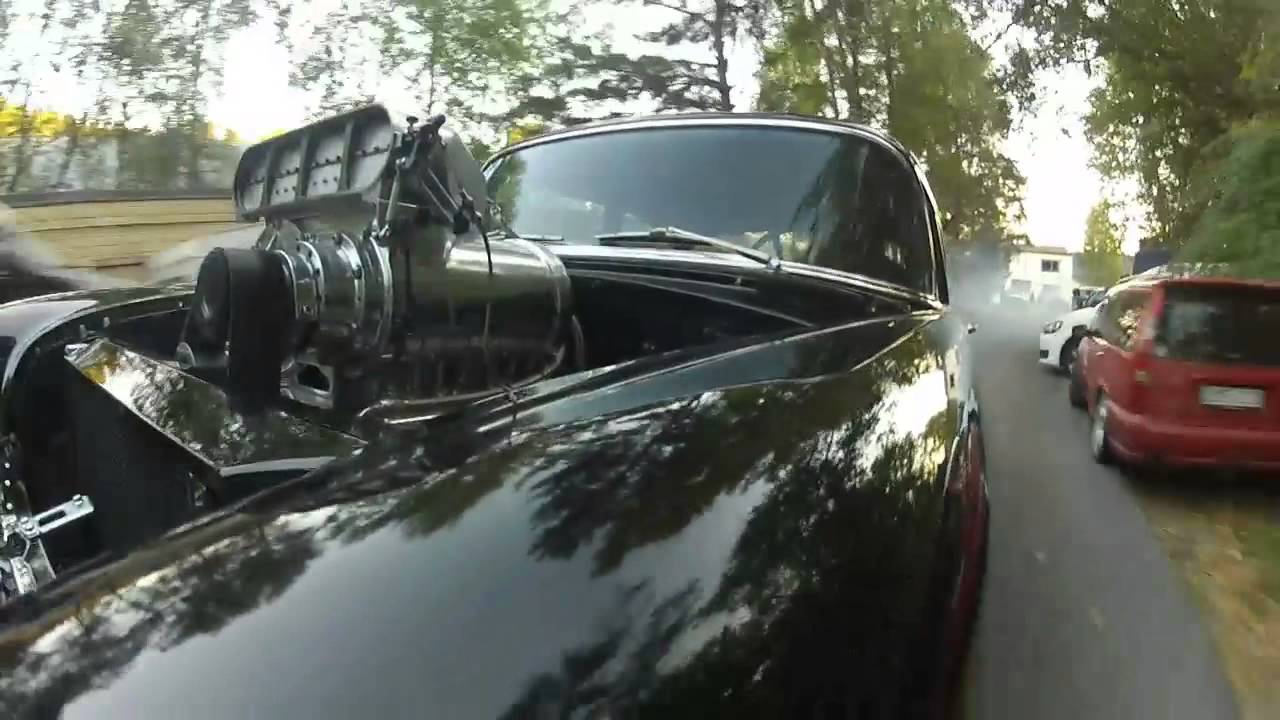 Supercharged Chevy 1955 burnout