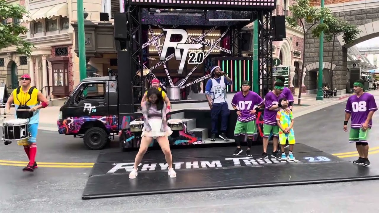 Universal Studios (USS) | Singapore | Dance Battle | China vs India.