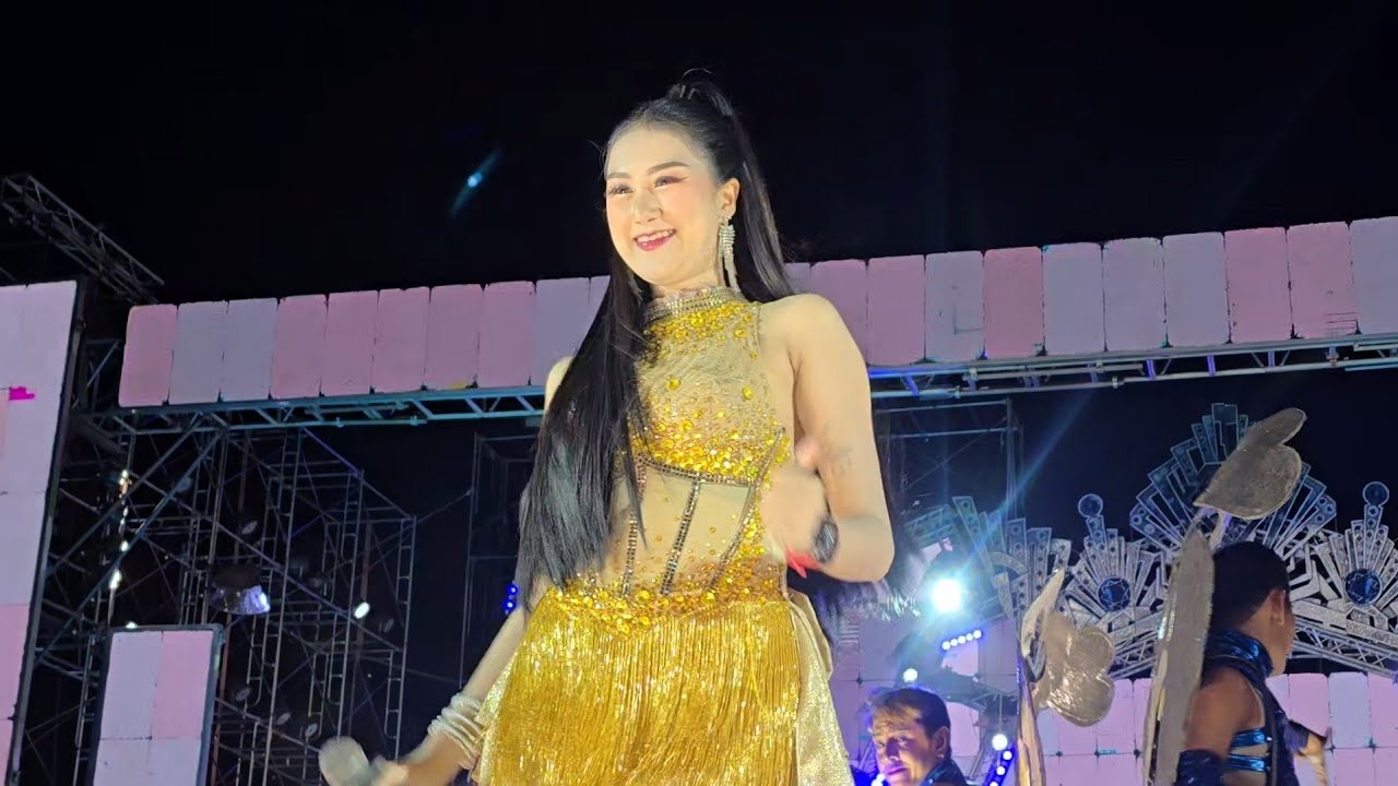 โชว์ดาวรุ่งมาแรง #หญิงหญิง- บ่ออนุญาติให้จีบ#สาวน้อยเพชรบ้านแพง 