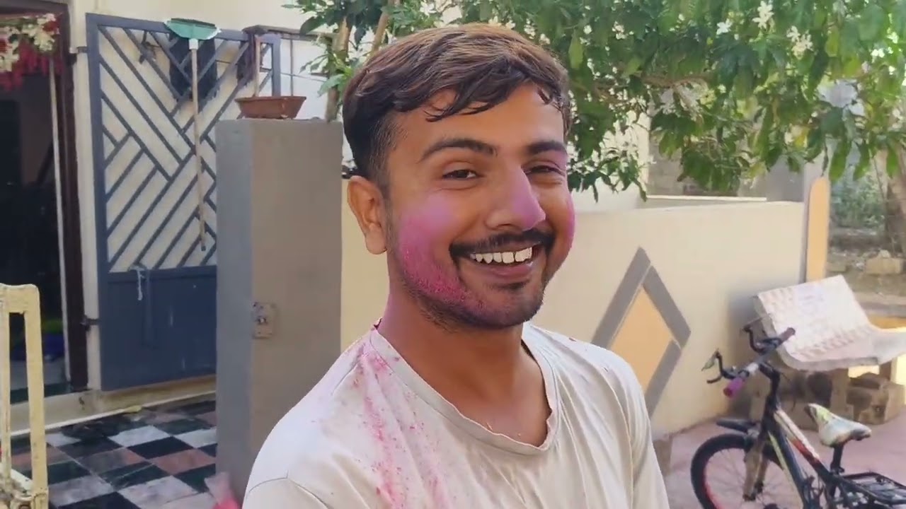 આજે અમે હોળી બોવ રમ્યા 