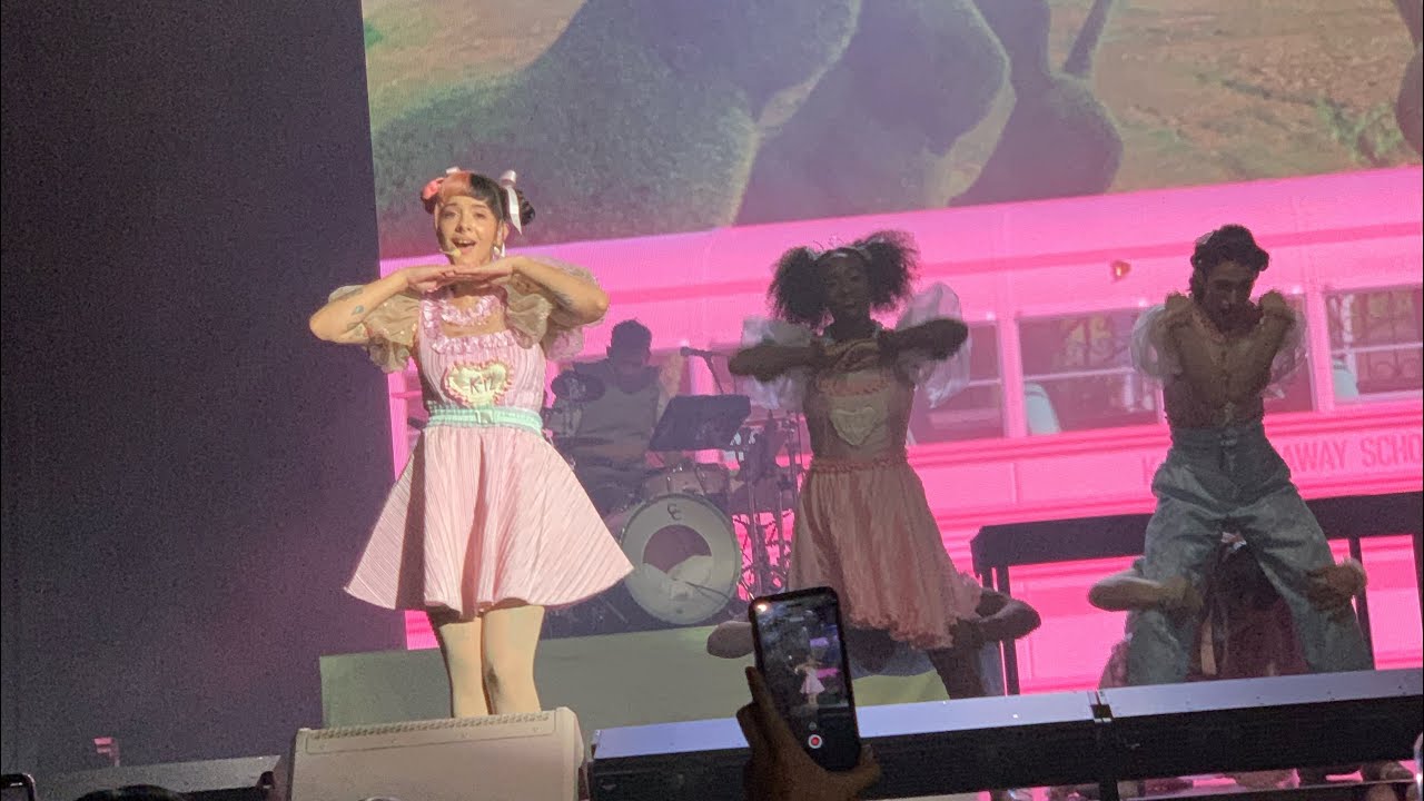 Wheels on the bus - Melanie Martinez Atlanta, GA 10/15/19