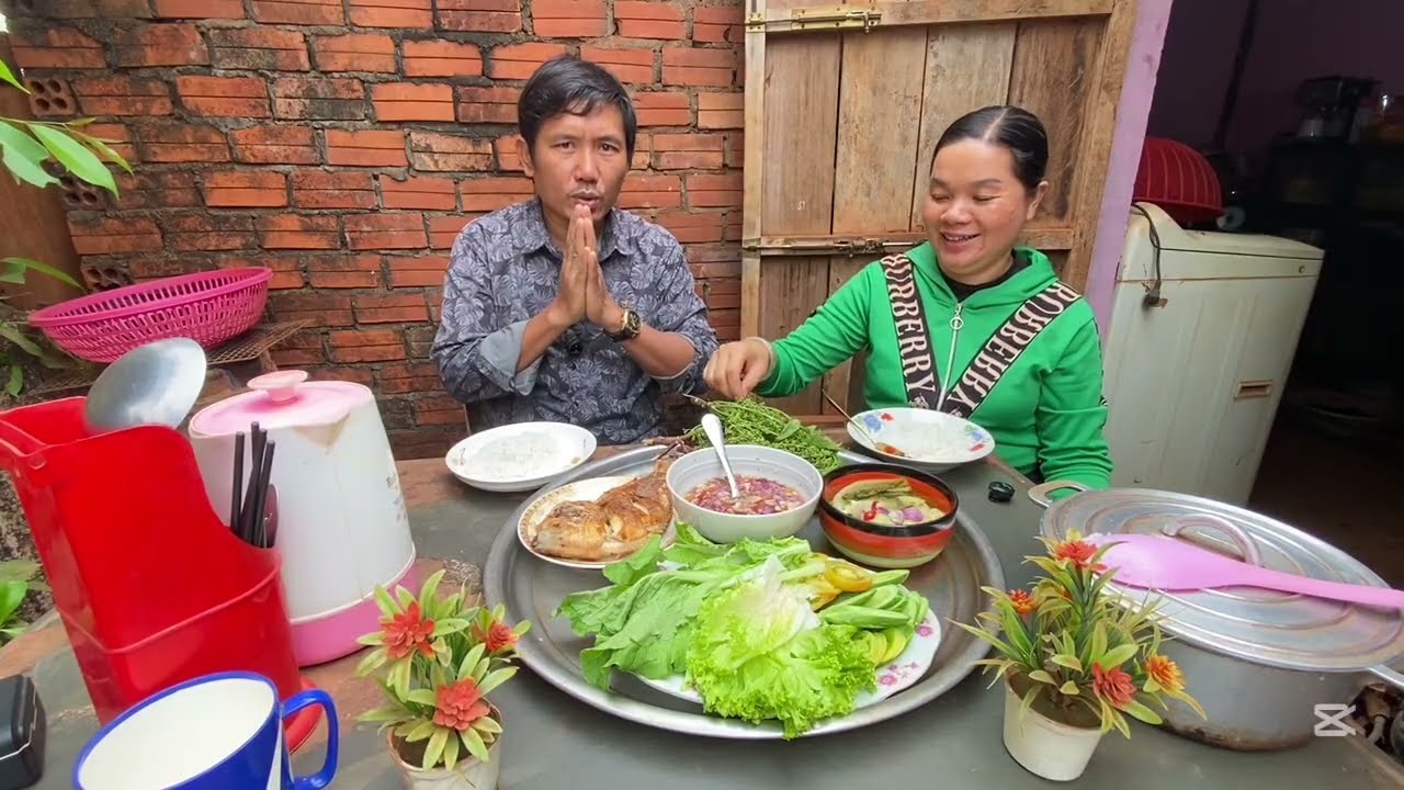 ថ្ងៃនេះបំពងត្រីក្រហមជាមួយទឹកត្រីអំពឹលទុំផ្ទាប់ជាមួយស្ដៅ​ , khmer cooking