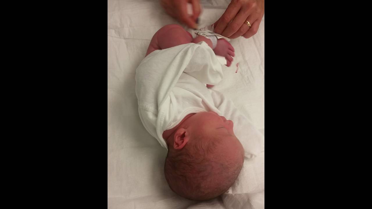 Newborn first hospital sponge bath