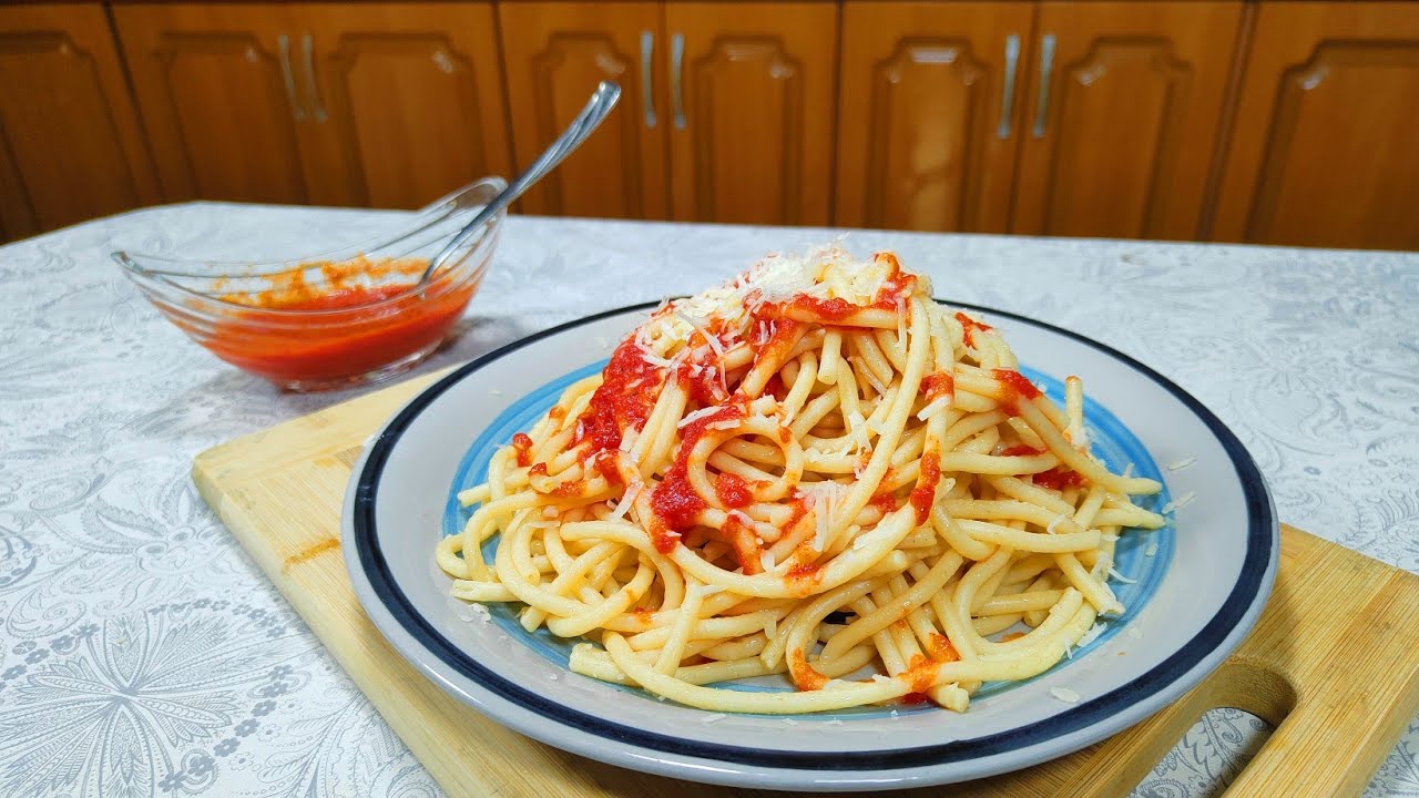 Makarona të thjeshta me salcë sipas traditës, modernet hajini ne restorant😂