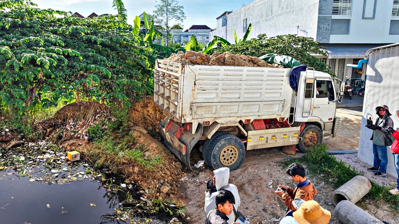 Starting A New Project!! Filling Land By Bulldozer Komat'Su D31P push Soil With 5ton Trucks