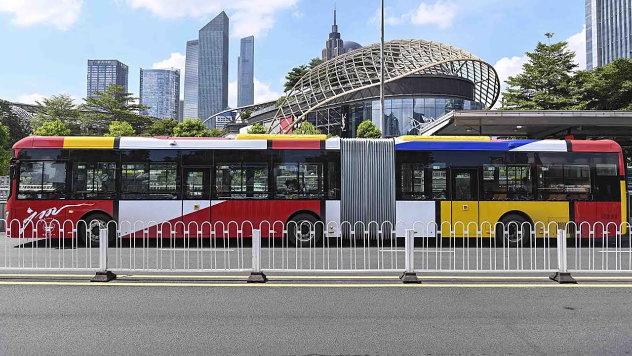 18-meter-long electric buses put into operation in S China