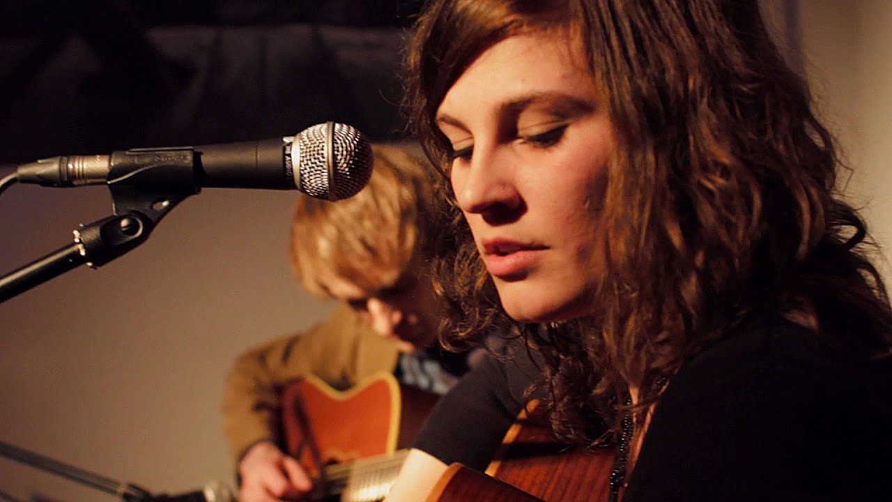 Morina Miconnet zusammen mit Phil on Sofa - Windmills [live bei Krawehl!]