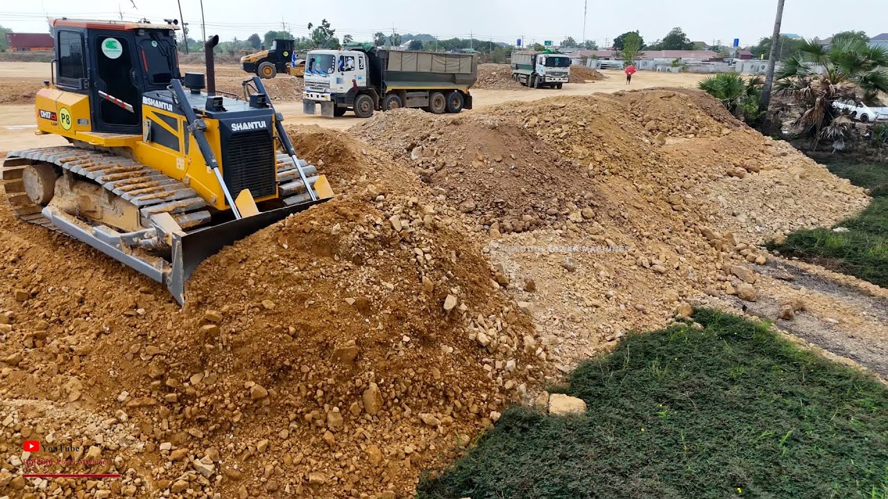 Exciting Operator Skills Dozer SHANTUI Cutting Slope And Landfilling On Level In Huge Size Project