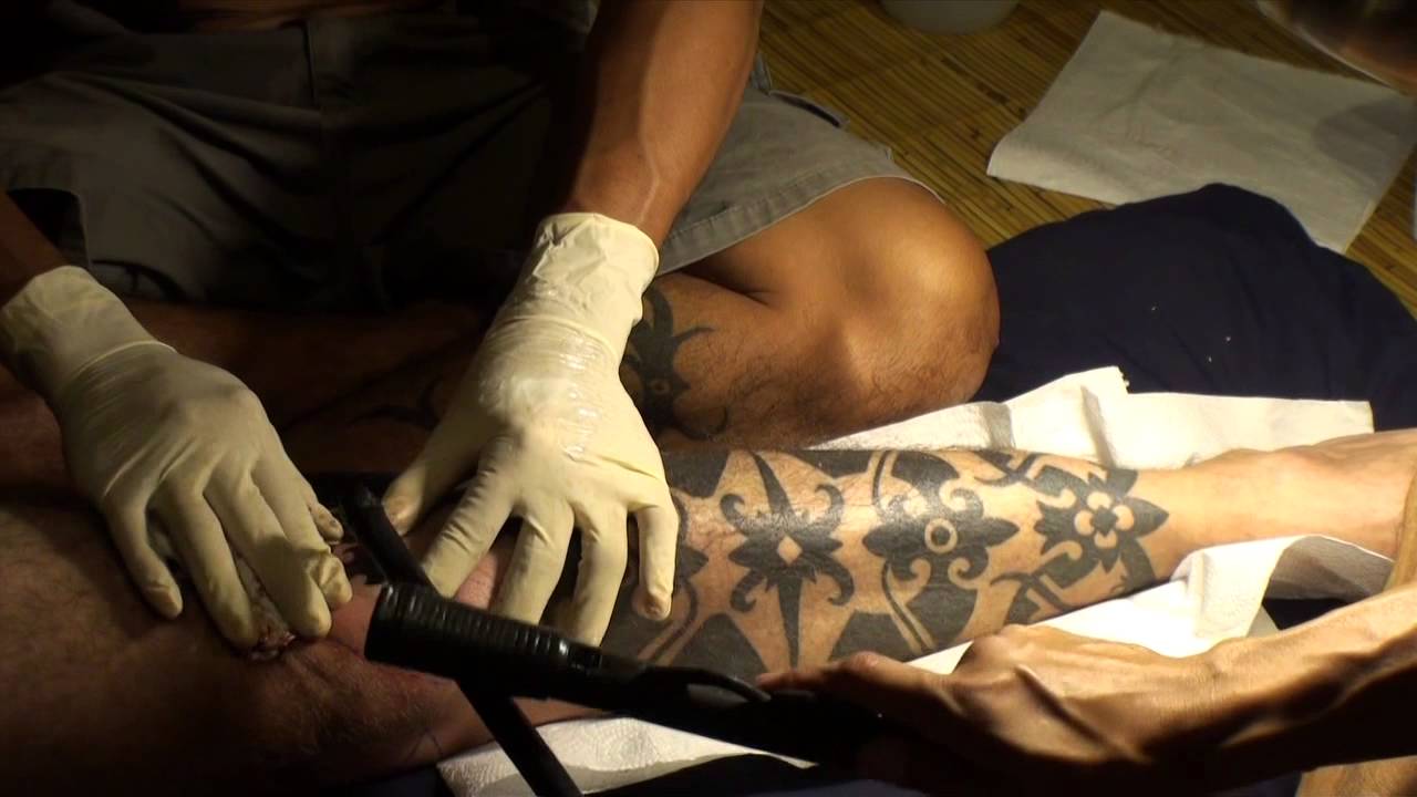 traditional Iban tattoo - Timelapse.. Borneo Headhunter Tattoo