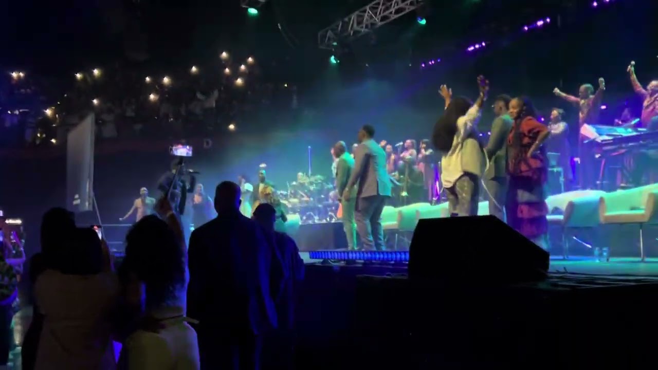 Ukhona 🔥by Mpumi Tshweni and Ayanda Ntanzi l Spirit of Praise 11 Tour Carnival City