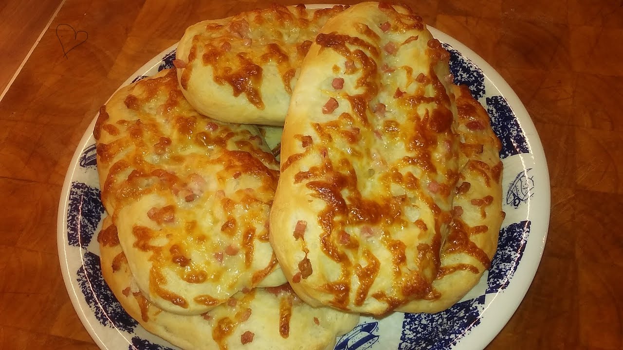Ha kifogyna a pékárú, akkor íme egy gyorsan könnyen elkészülő baconos sajtos papucs :-)