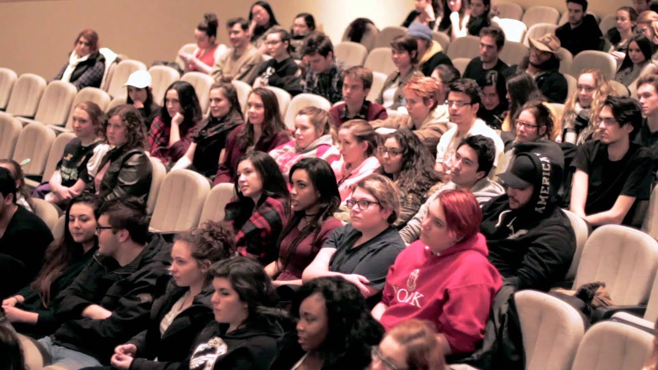 Prof. Michael Greyeyes addresses students at beginning of 