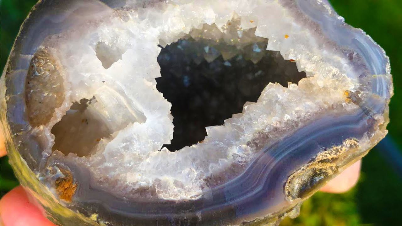 Rockhounding Red Top  Mountain GEODES in Washington