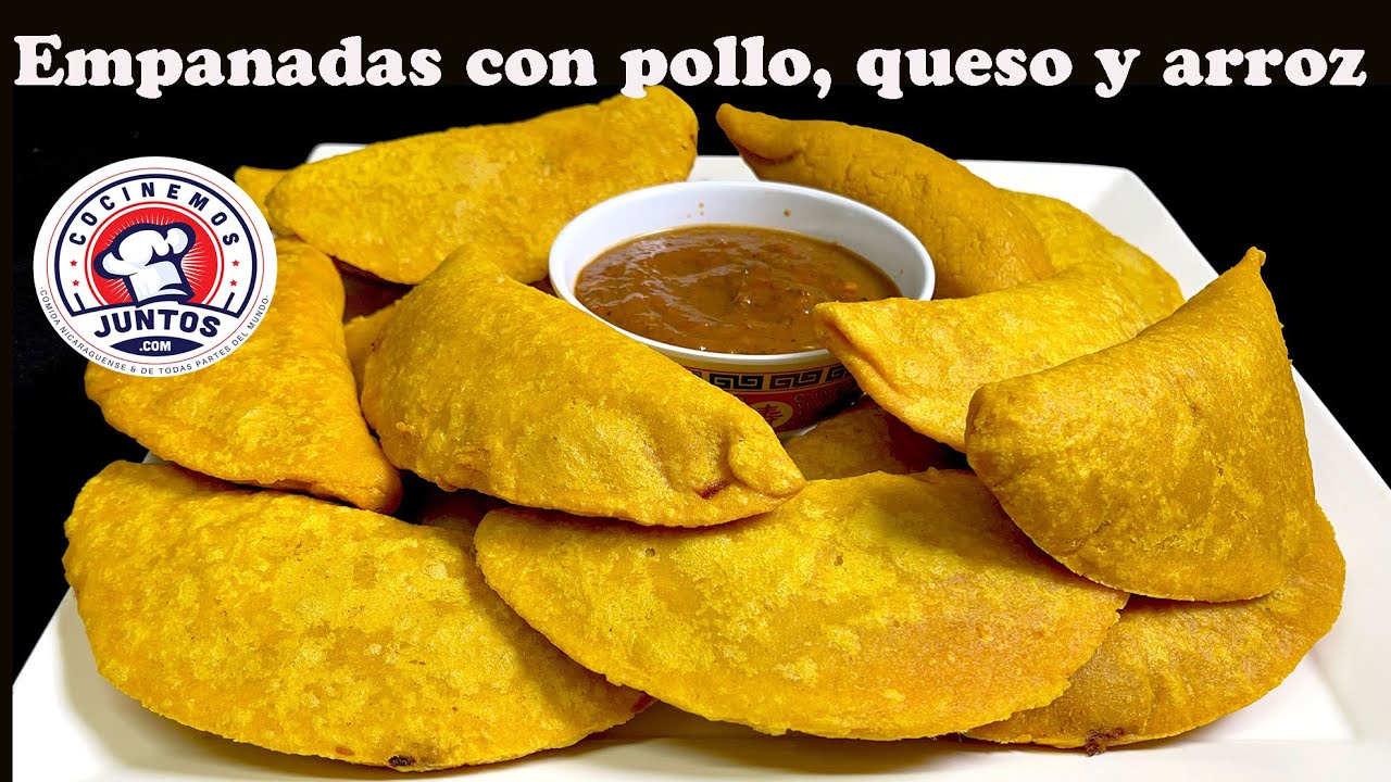 Crujientes empanadas rellenas de pollo y arroz