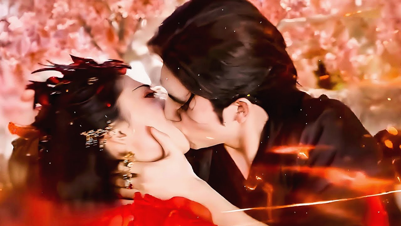 灰姑娘穿越后拥有治愈能力，魔王和她亲密后让他功力大增！😳#cdrama #drama
