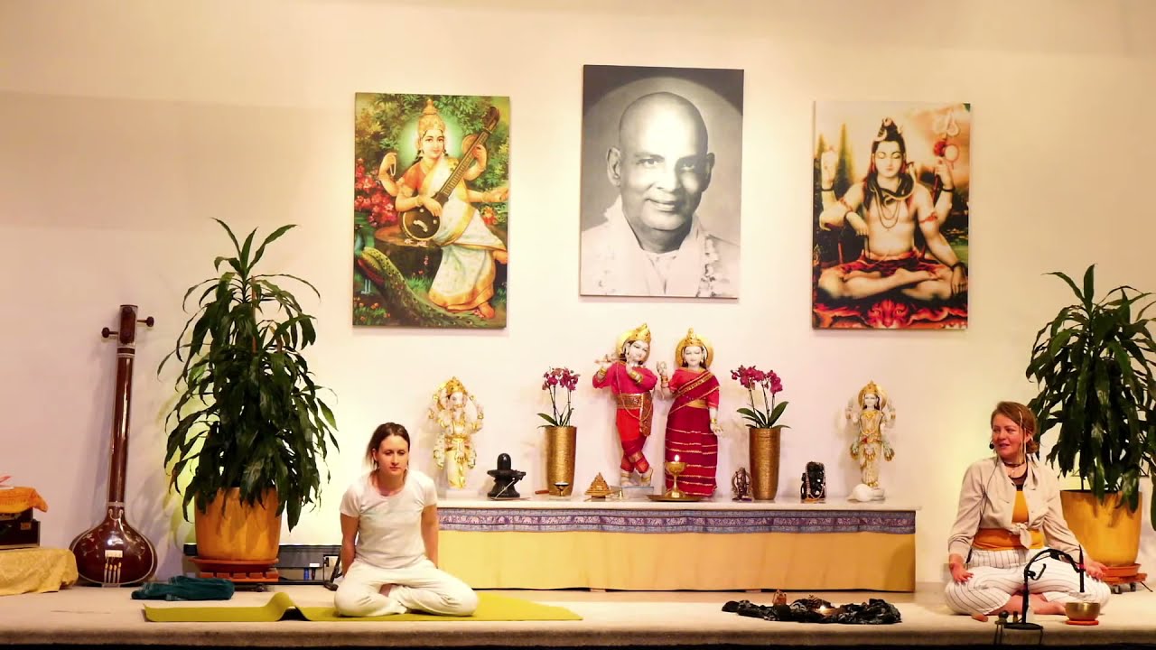 SCHAMANISCHE Yogastunde mit Karunamayi - Yoga Vidya Ashram Live - 16:30 Uhr 28.11.2021