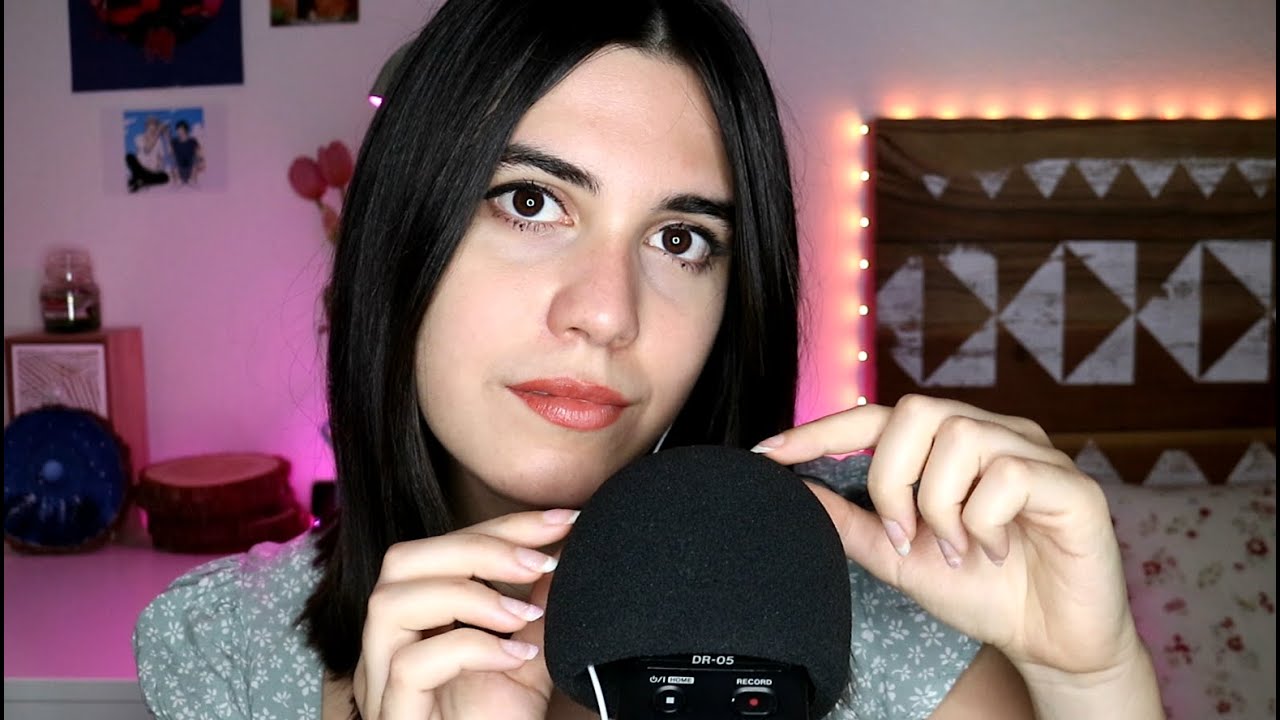 ASMR ITA | Mic Scratching & Soft Whispering per rilassarti