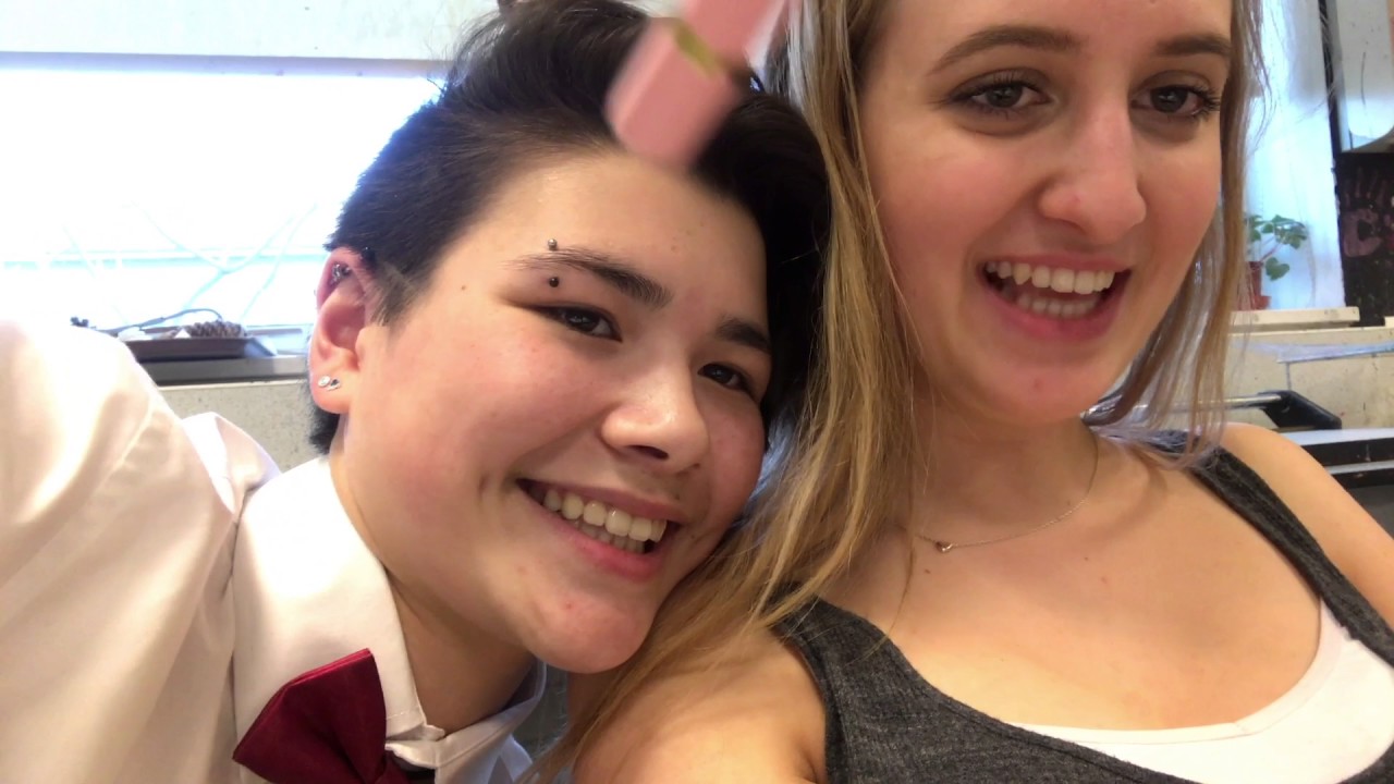 ANNA PEED HERSELF - VLOGMAS DAY 15