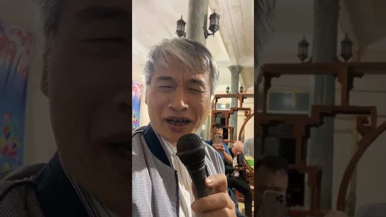Người đẹp Chi Bính Đinh chào năm mới 2026, đồ gỗ Đức Hiền