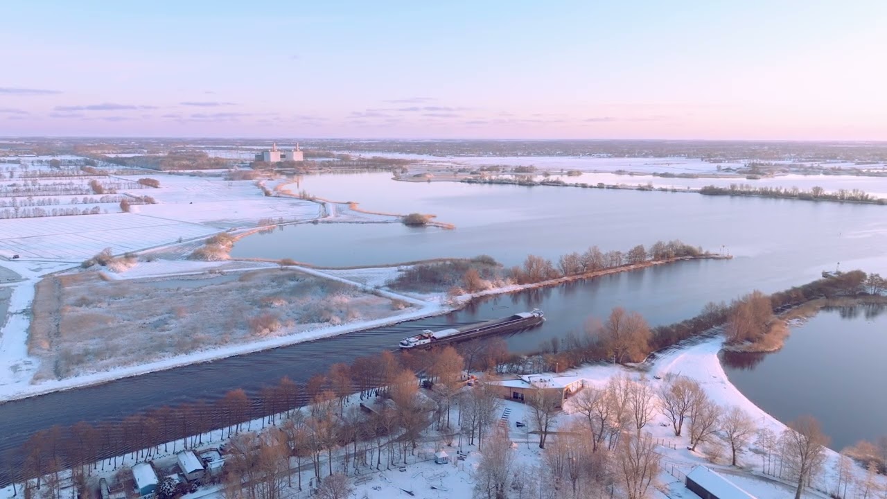 Ambient Sunny Winter Day in Burgum, Frysl&acirc;n, the Netherlands (Mavic 3 4k DroneSfeer) maart 2023