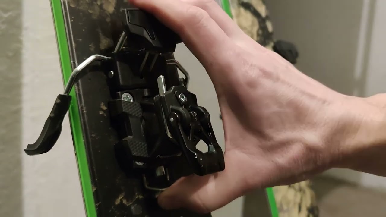 How to lock brakes on Marker Alpinist 8 binding