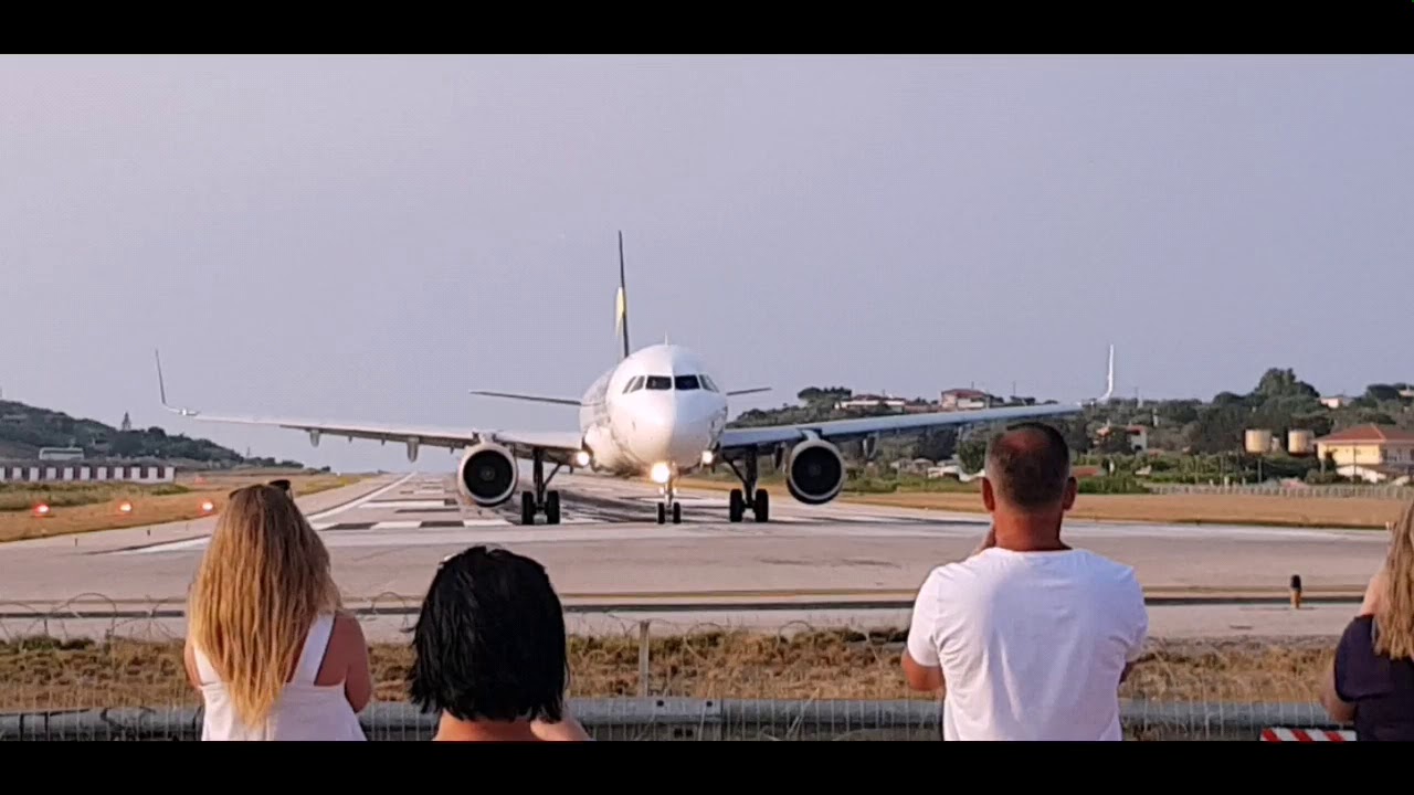 Decollo pazzesco a Skiathos