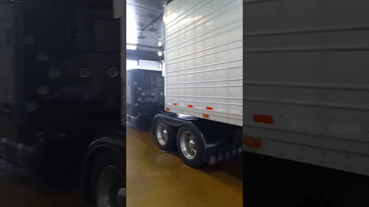 💜🔥🐓 peterbilt flat top stretched 379 reefer trucking 💲👍