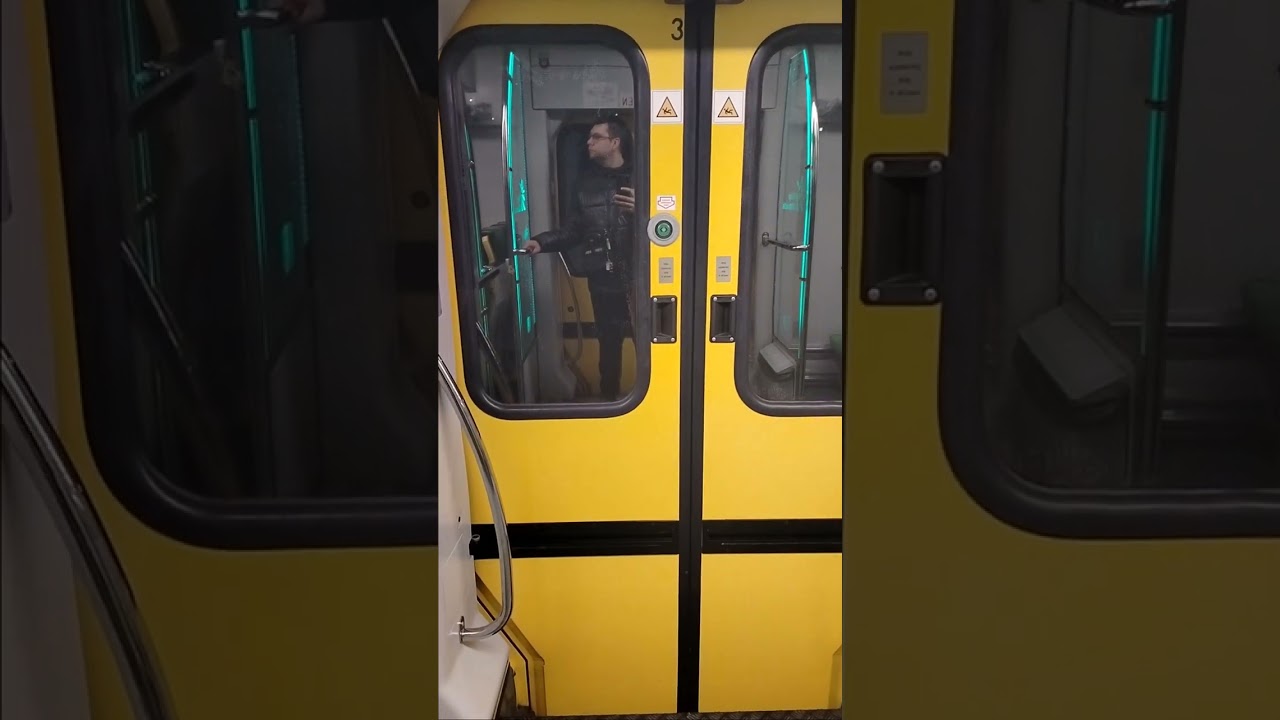 Przejazd pociągiem kolei mazowieckich. R80 . Radom Gł&oacute;wny.