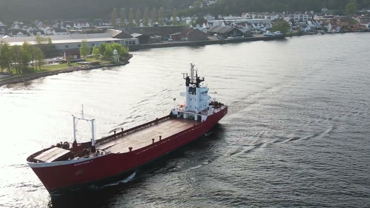 Elektron II siste tur gjennom Svelvikstrømmen. Nå går hun til Hanøytangen for hugging?