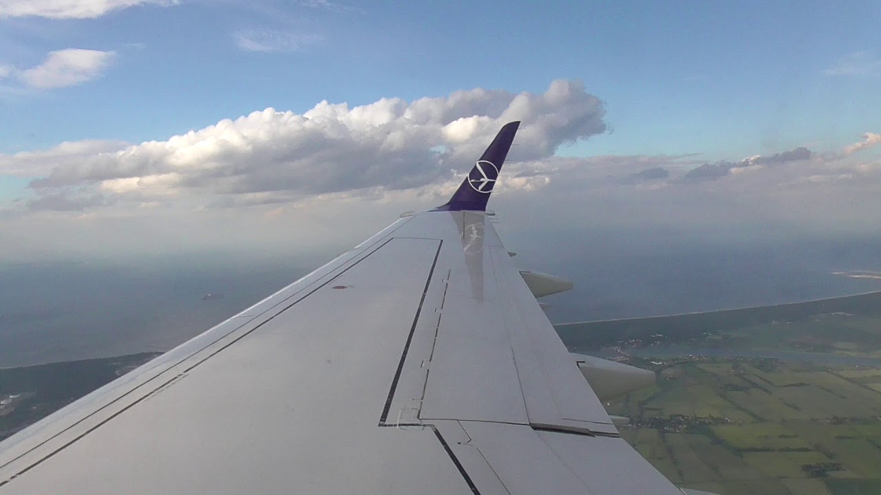 LOT Polish Airlines Embraer 175 landing in Gdańsk (LO3815)