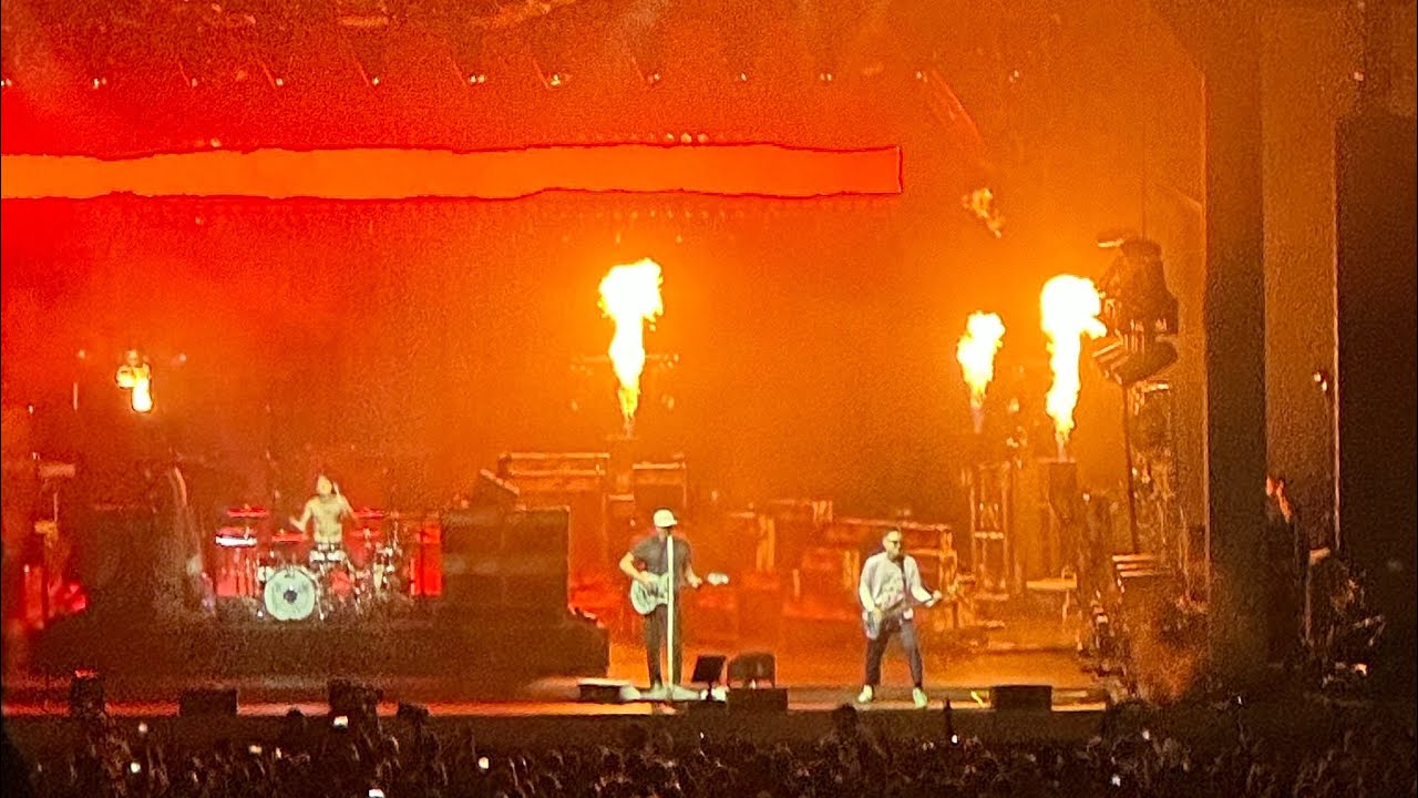 Blink 182 - Roller Coaster (Live @ Bank NH Pavilion) - Gilford, NH - 9/9/25