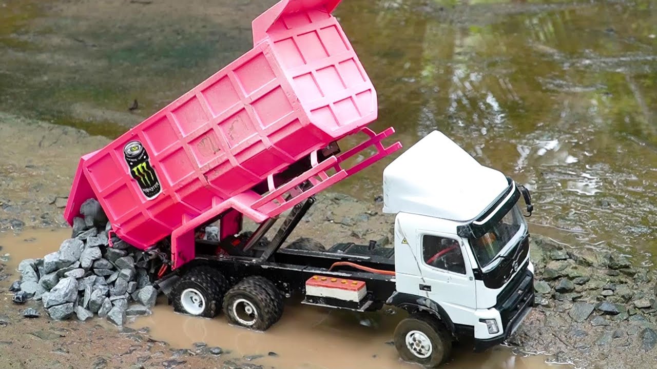 Simulasi Alat Berat Mobil Truk Muat Batu- RC Truck Canter Pink, Truk UD Quester Handmade