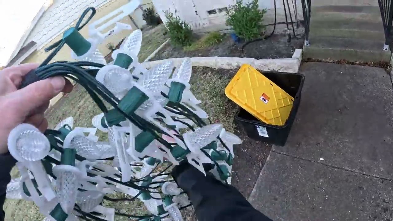 [POV] Taking Down Christmas Lights on a One Story House