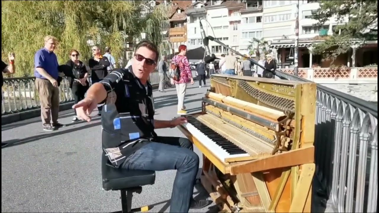 Boogie Woogie Happy ol' Boy - Nico Brina live in Thun (Switzerland) streetpiano