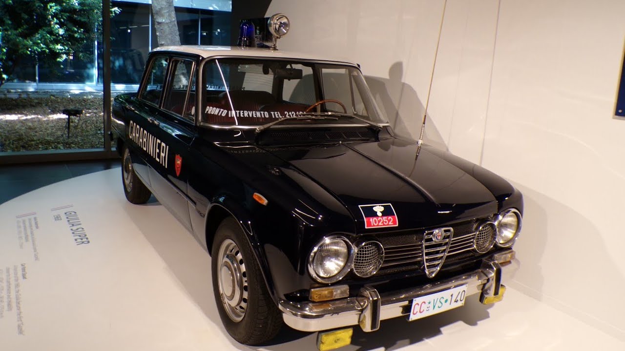Museo dell' Alfa Romeo e i mezzi delle forze dell' ordine