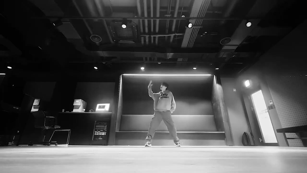 TREASURE SO JUNGHWAN DANCE COVER Bruno Mars - That&rsquo;s What I Like 18.02.24 🎂gift by junghwan 🐮