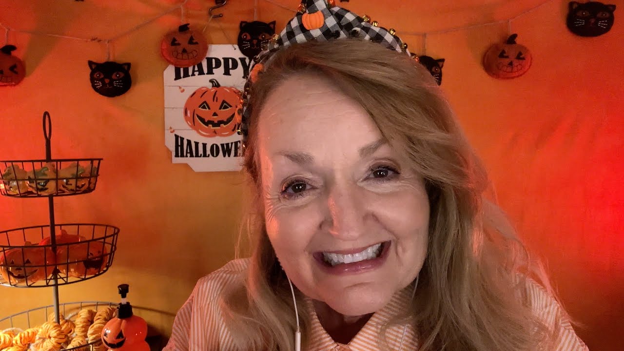 🧡ASMR The Lady in the Pumpkin Spice Coffee Shop Takes Care of You 🧡🎃