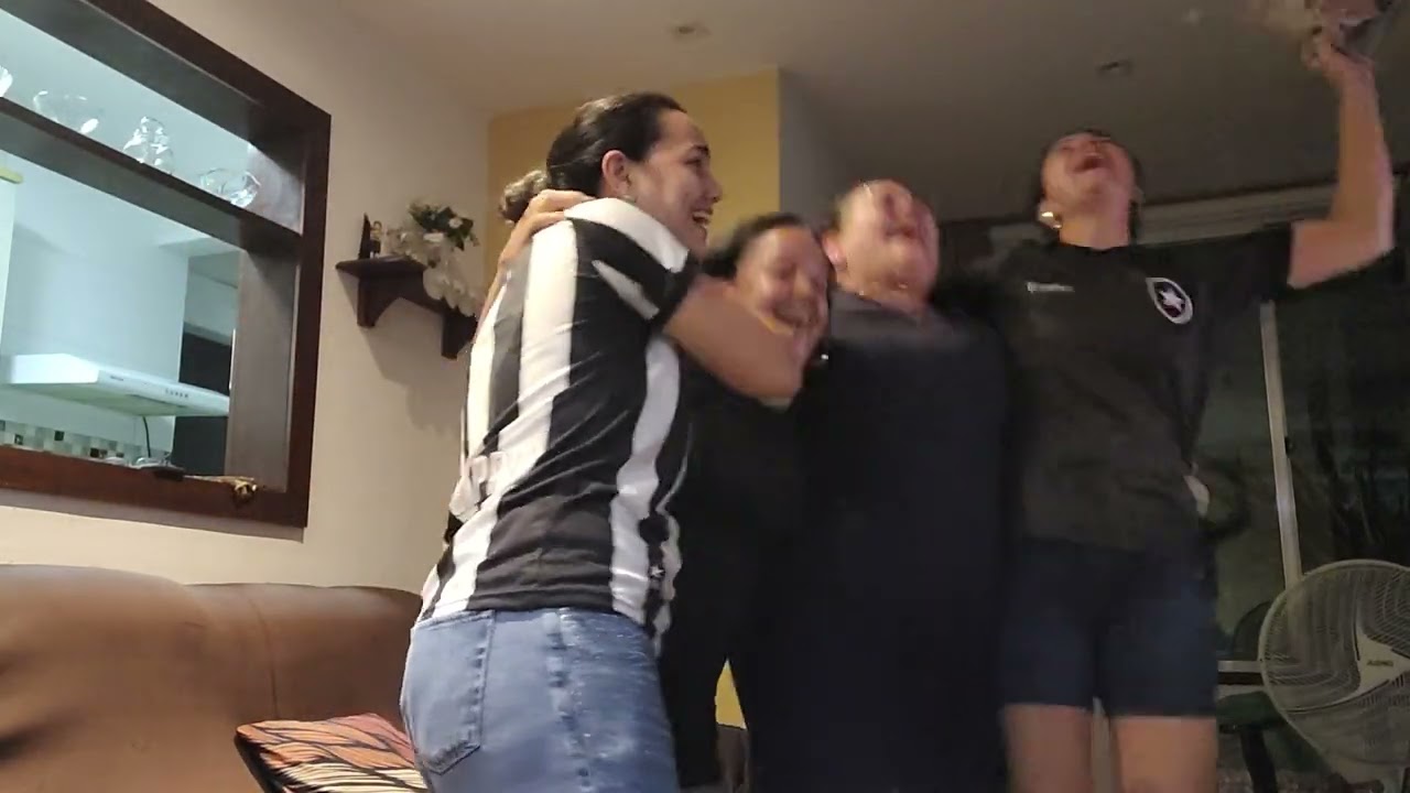 BOTAFOGO NA LIBERTA! Atestado de sanidade em dia. Lesões somente no coração kkkkkk