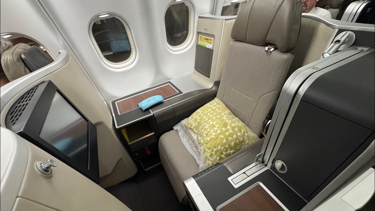 TAP Portugal A330-200 Business Class - Chicago to Lisbon (60k Air Canada Aeroplan miles)