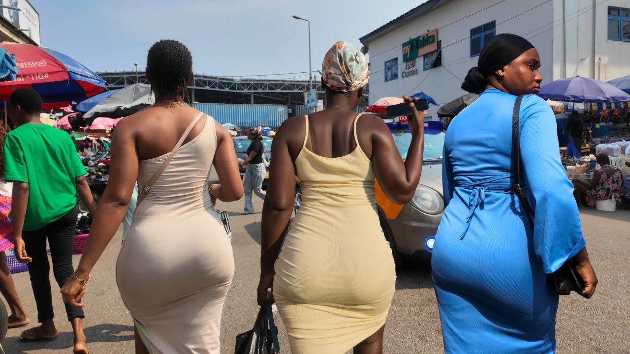 BEAUTIFUL AFRICAN WOMEN MAKING GHANA STREETS BUZZ  