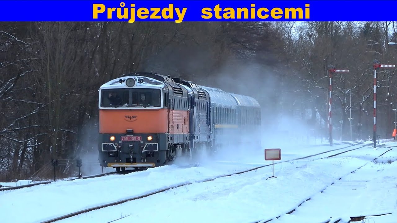 Průjezdy vlaků stanicemi v Podkrkonoší.