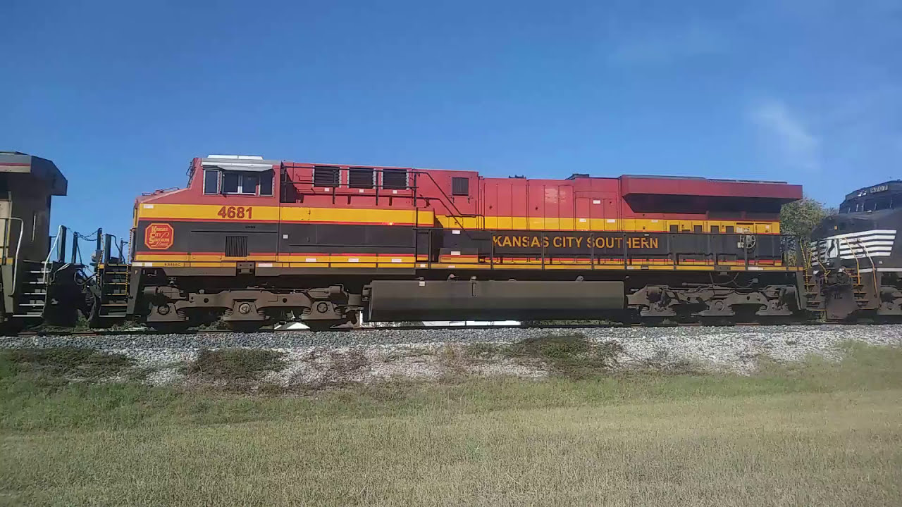 UP 5343 South With KCS 4681, NS 9707 & KCSM 4752 Trailing About To Enter SoSan Yard