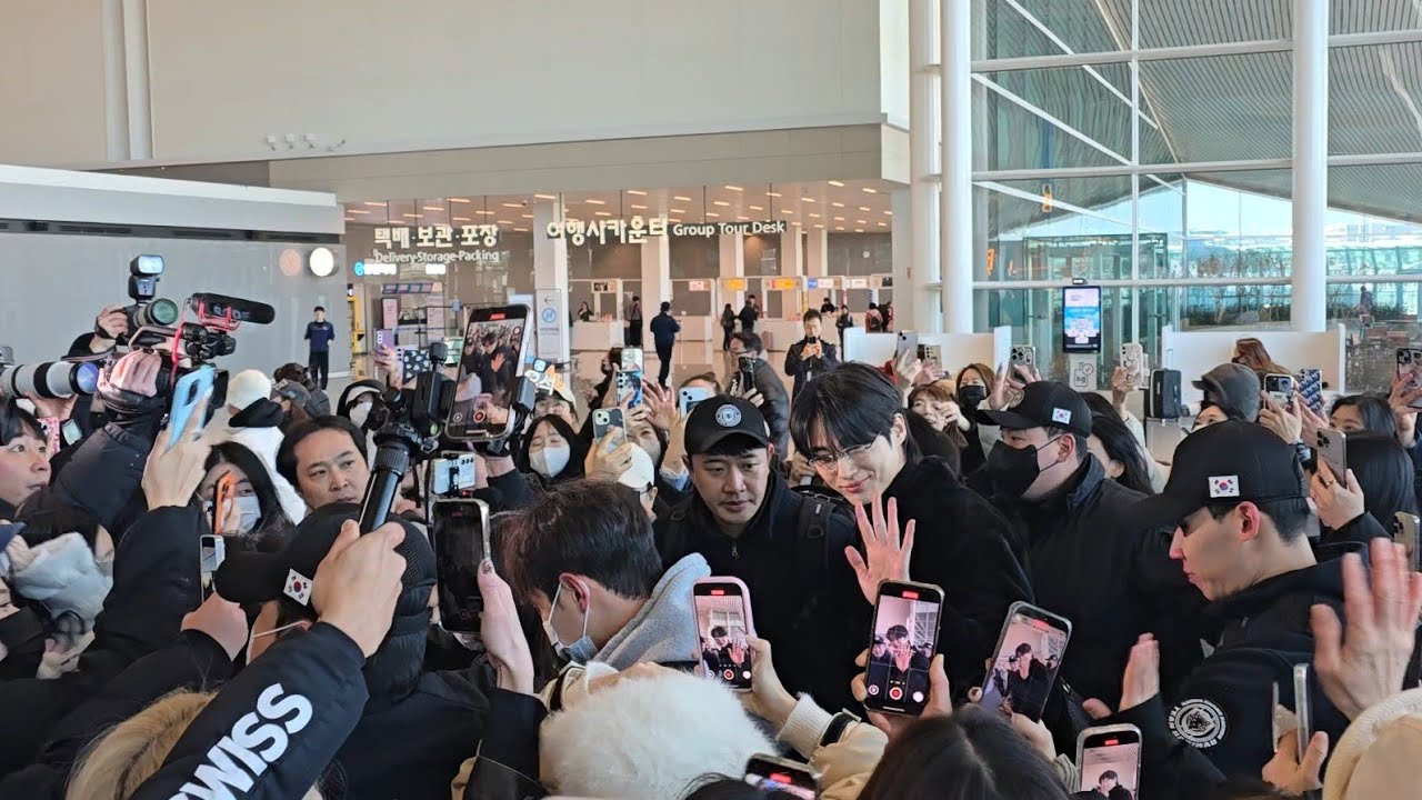Byeon Woo-seok 변우석 Airport Departure 250224